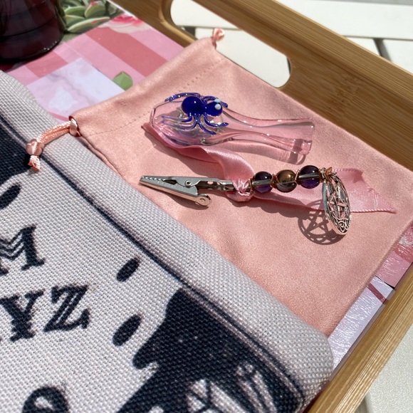 When A Woman Smokes Travel Kit 💨 - Picture 4 of 12